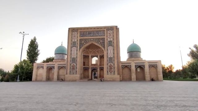 Old City of Tashkent / यहाँ के बुड्ढे भी पुरे Minded लोग है / The Most Beautiful Place of Tashkent смотреть онлайн