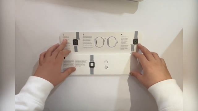 Apple Watch SE (40mm Midnight Aluminum Case) Cinturino Midnight Sport Band.