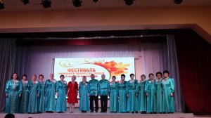 песня "Россия-Русь"исполняет хор "Годы золотые"