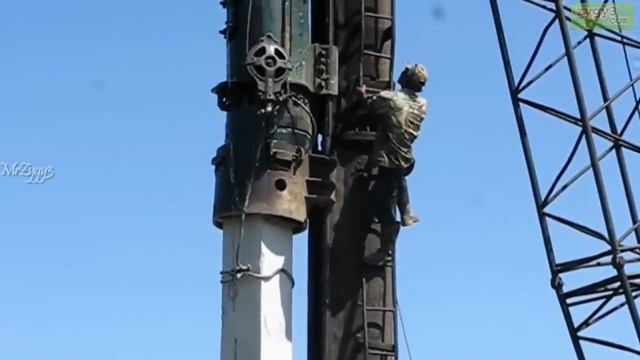 Link Belt Diesel Powered Pile Driver Hammer Working смотреть онлайн