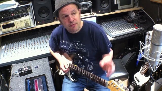 Guitar lessons_ Major 7 chord and soloing over it смотреть онлайн