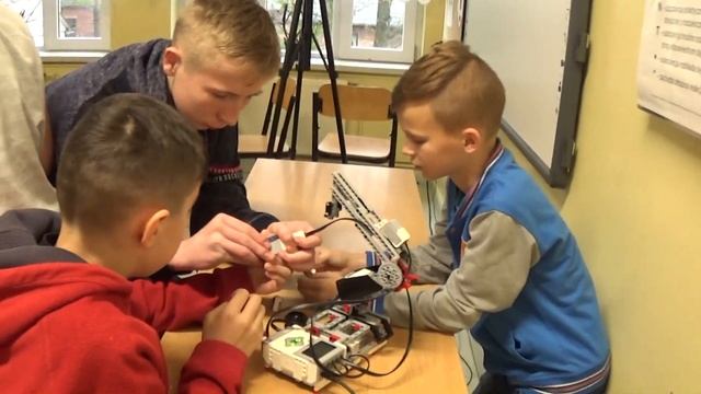 Robot MINDSTORMS Lego смотреть онлайн
