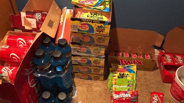 Selling Candy at school week 20 day 4-Now accepting Apple Pay!! смотреть онлайн