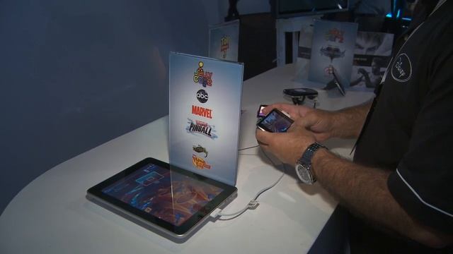 IPhone, iPad games fly under the radar смотреть онлайн