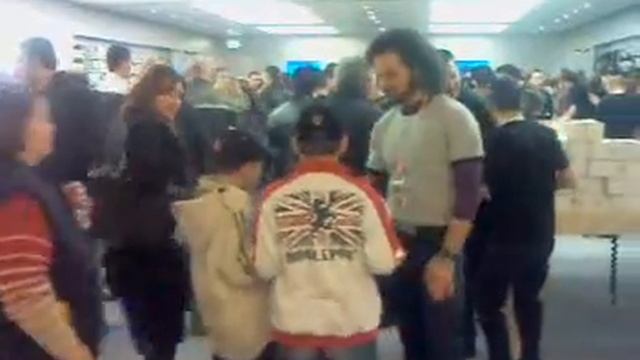 Consegna magliette all'Apple Store di Roma смотреть онлайн