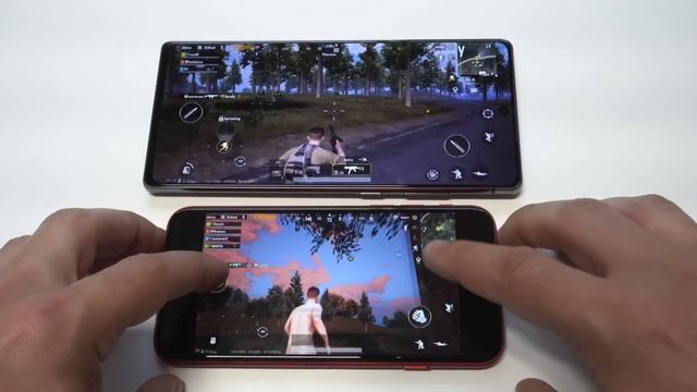 Galaxy Note 20 5G vs Iphone SE 2 - PUBG Gaming Comparison смотреть онлайн