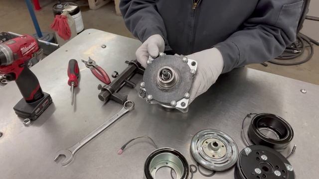 Sanden A/C Compressor Clutch Removal and Installation смотреть онлайн