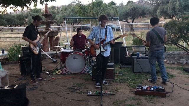 Mac DeMarco- “Chamber of Reflection” Shallows Cover смотреть онлайн