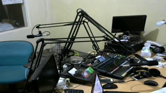 Radio Politik - Jakarta News AM 810 Khz смотреть онлайн