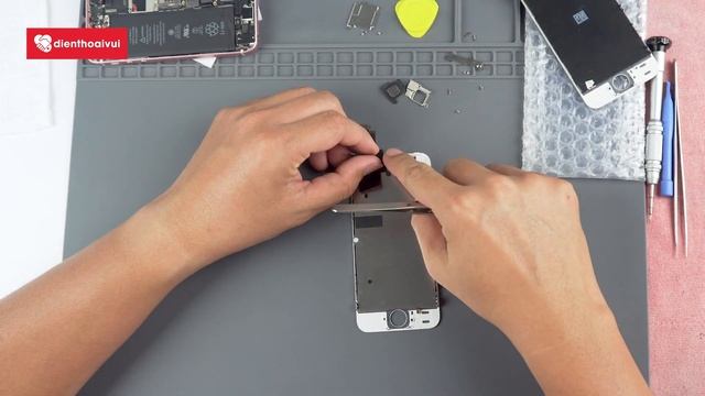 Hướng dẫn thay màn hình iPhone SE: lỗi cảm ứng, sọc màn hình смотреть онлайн