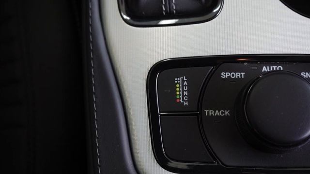 Equipamiento y Espacios Jeep Grand Cherokee Trackhawk смотреть онлайн