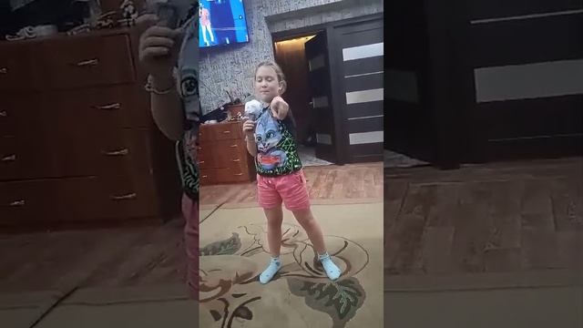 Танька танцует под Апаксика