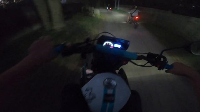 Покатушки толпой по глубокому лесу .Покатушки в селе дали газу. смотреть онлайн