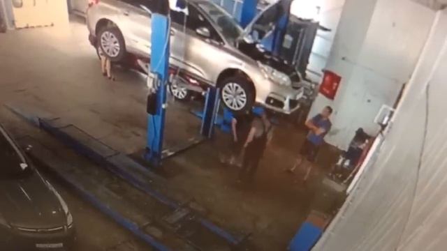 Придавило людей СТО смотреть онлайн