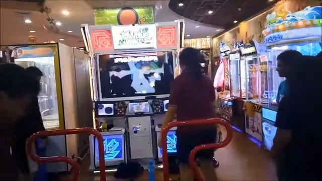 BAD APPLE (FULL SONG) CO-OP X4 played by 8 PEOPLE смотреть онлайн