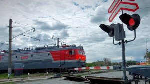 Жд переезд со шлагбаумом поезда и машины на жд переезде / Видео про поезда для детей и взрослых