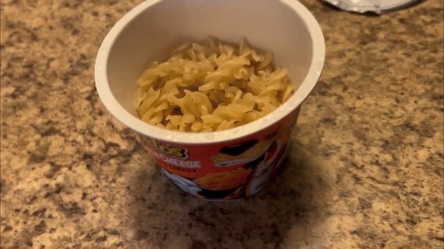 Episode 1: Reviewing “Cheetos Mac’n Cheese”. смотреть онлайн
