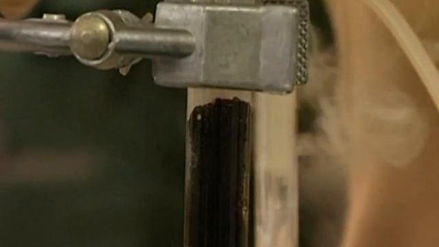 Галогены. Получение хлора и растворение его в воде смотреть онлайн