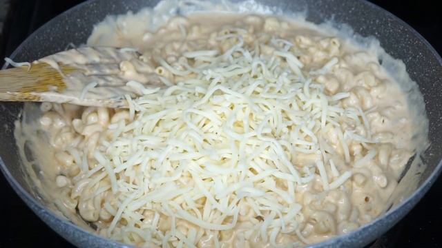 The most CHEESY & CREAMY Mac & Cheese Recipe смотреть онлайн
