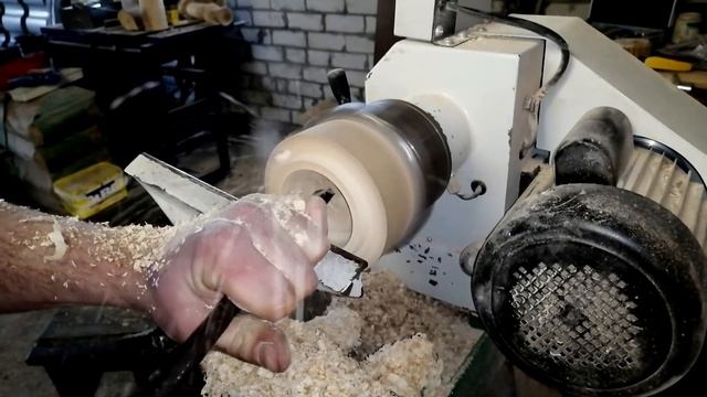 Woodturning - an Old Apple Tree Log смотреть онлайн