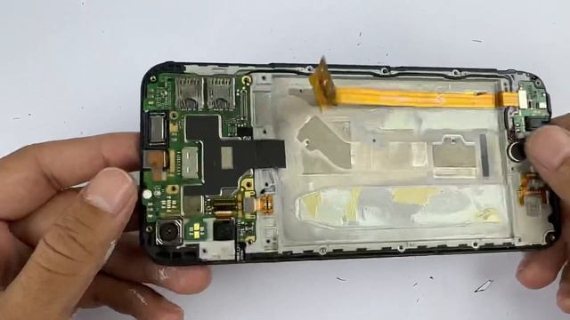 Relaxing With Restoring Abandoned Destroyed Phone, Found a lot of broken phones смотреть онлайн