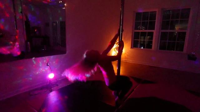12-21-21 N/D Professional Stripper Pole. Little girl show on Stripper Pole. смотреть онлайн