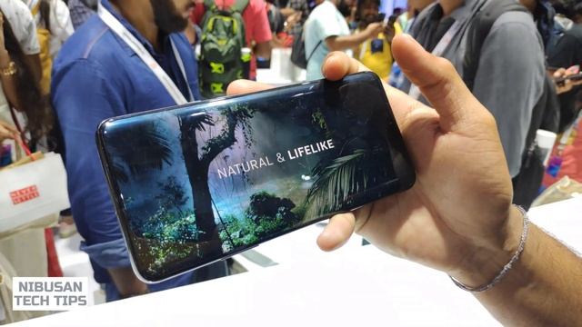 OnePlus 7 Pro Display - Bezel Less Fluid AMOLED display at 90Hz смотреть онлайн