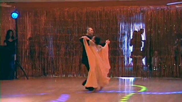 Sergei Bezrodnov & Victoria Tanpiengco - Foxtrot смотреть онлайн