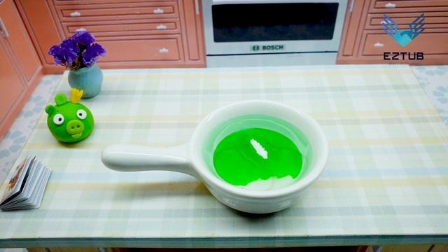 Add a Burst Cool Off with Blue-Green Curacao and Mint Syrup Jelly Topped with Whipped Cream смотреть онлайн