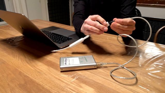 Connecter des vieux périphériques en firewire 400 sur un Mac récent смотреть онлайн