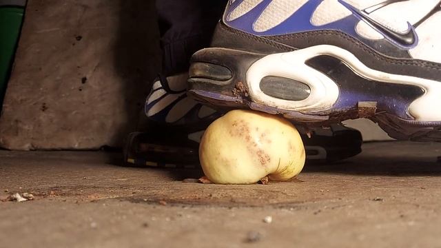 Apple puree made with my nike air max tn. Who wants to try? смотреть онлайн
