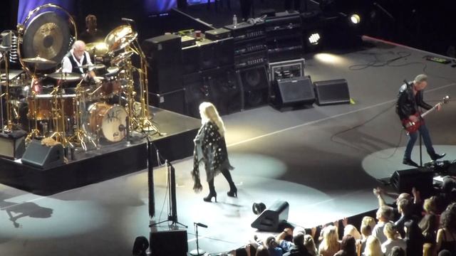 Fleetwood Mac - Stand Back - The Hydro (Glasgow) 3rd October 2013 смотреть онлайн