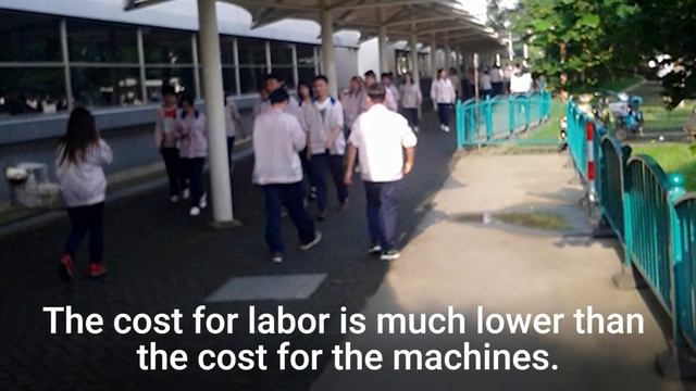 Why iPhones might never be made in the United States смотреть онлайн