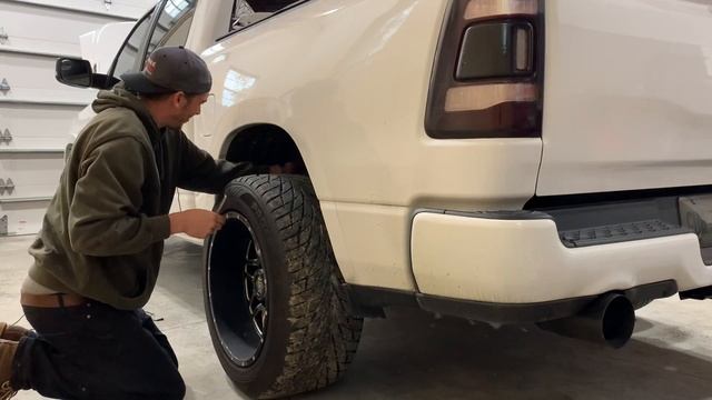 2019+ 1500 5th Gen Ram Installing Rock Lights from MIC TUNING made Easy смотреть онлайн