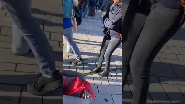 Düsseldorf / Apple Story Düsseldorf смотреть онлайн