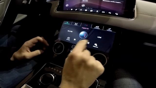 Выдвижные ручки, сенсорные экраны. Обзор нового Range Rover Velar 2018. смотреть онлайн