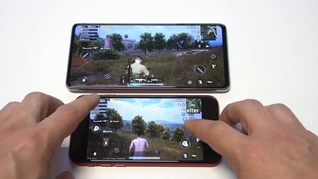 Galaxy S20 FE 5g vs Iphone se 2 - Display & PUBG Gaming Comparison - Fan Edition смотреть онлайн