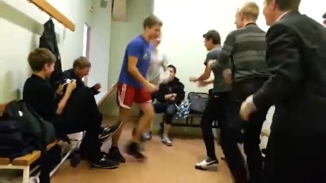 тем временем в раздевалке смотреть онлайн