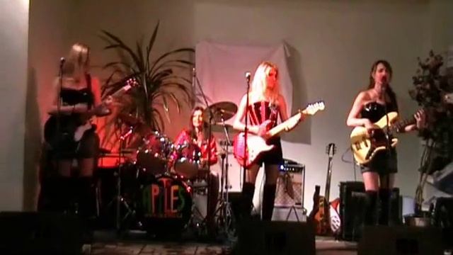 The Apples - If You Can't Give Me Love смотреть онлайн