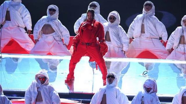 RIHANNA Big Reveal During Super Bowl Halftime Show/full video смотреть онлайн