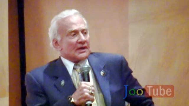 Buzz Aldrin respects Israel Air Force astronaut, Ilan Ramon, at An Article of Hope LA screening , смотреть онлайн