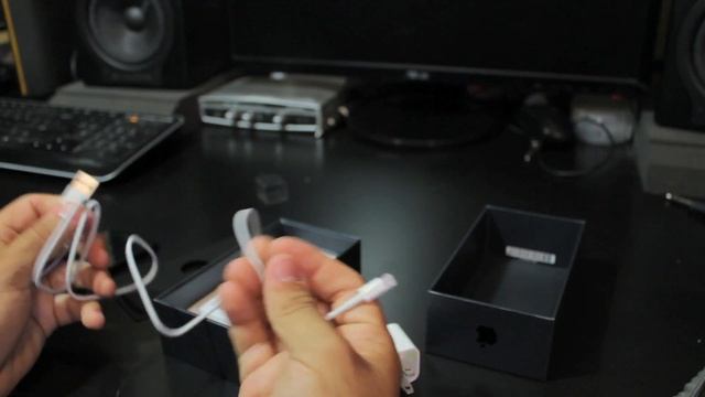 iPhone 5 Launch Day + Unboxing смотреть онлайн