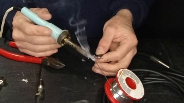 How to Mend Guitar Cables смотреть онлайн