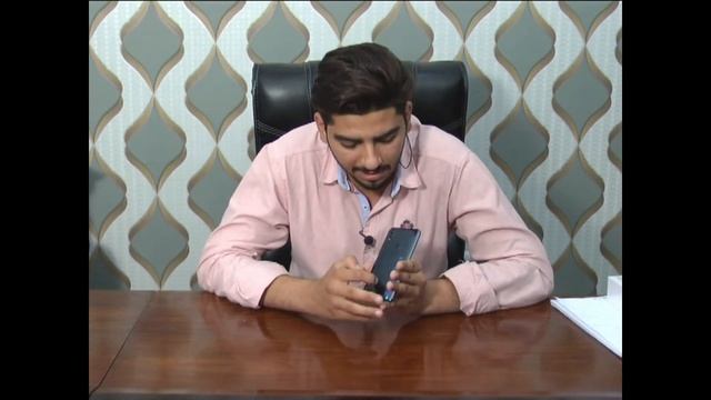 VIVO V9 AND VIVO V9 GOODIEBOX UNBOXING & REVIEW BY HK WORLD [URDU/HINDI] смотреть онлайн