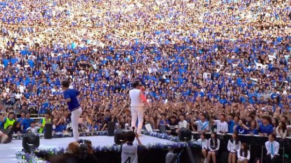 PSY - 'New Face' 1min. Live clip