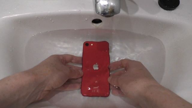 iPhone SE 2020 Waterproof Test (underwater) incoming call смотреть онлайн