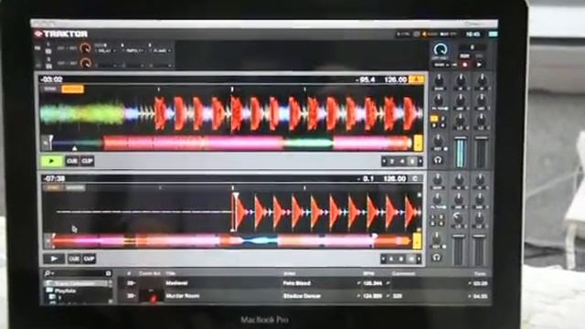 Traktor Pro GUI Layout Trick on Macbook 13inch смотреть онлайн