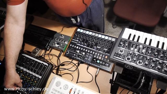 Arturia Drumbrute & Ashdown Bass Compressor & Microkorg смотреть онлайн