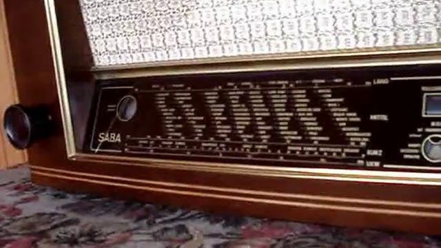 Старий західнонімецький радіоприймач Saba Lindau W2. Прийом на ФМ, ДВ та СВ смотреть онлайн