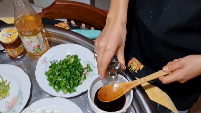 Nobel Prize goes to Korean garlic fried chicken recipe, it will blow your mind! смотреть онлайн